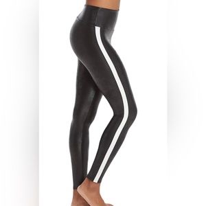 Spanx Faux Leather Black with White Side Stripe
Pants Leggings Size Small